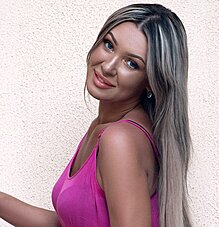 Dina Kharkov 713843