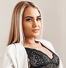 Julia Nikolaev 735485