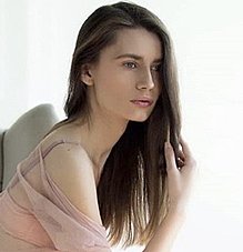 Anna Kharkov 750543